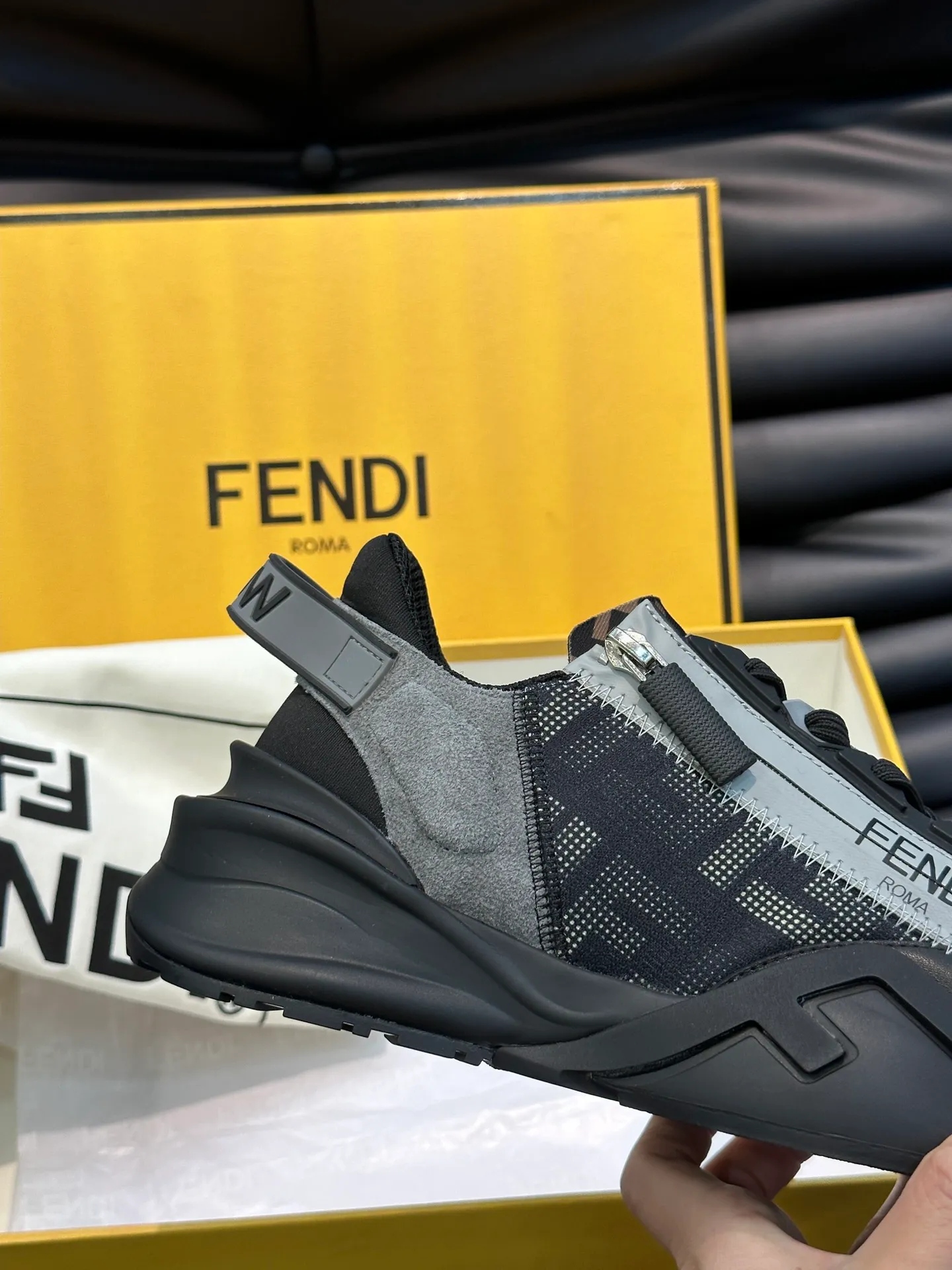 Men's shoes 💰p560 "Fend*" new men's casual sports shoes, equipped with elastic straps, side zippers, and corrugated soles engraved with F. Embossed Fendi Flow lettering on the heel. Made of technical fabric and a mix of blue and suede. Decorated with Lycra® details. FF graphic tongue. Ultra-light and wear-resistant EVA sole. Size: 38-44